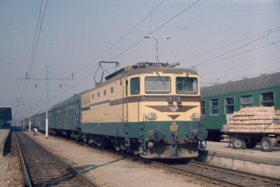 {short description of image}